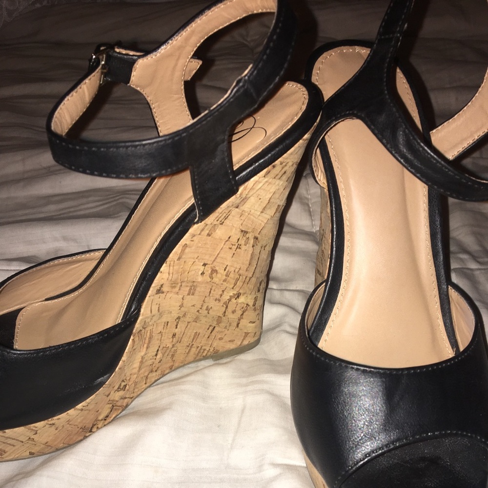 Black wedges